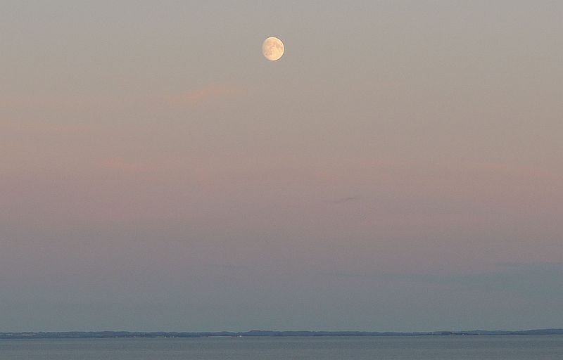 Mond über der Ostsee